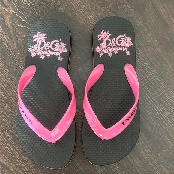 D&G Shoes - D&G Beachwear Black and Pink Flip Flops